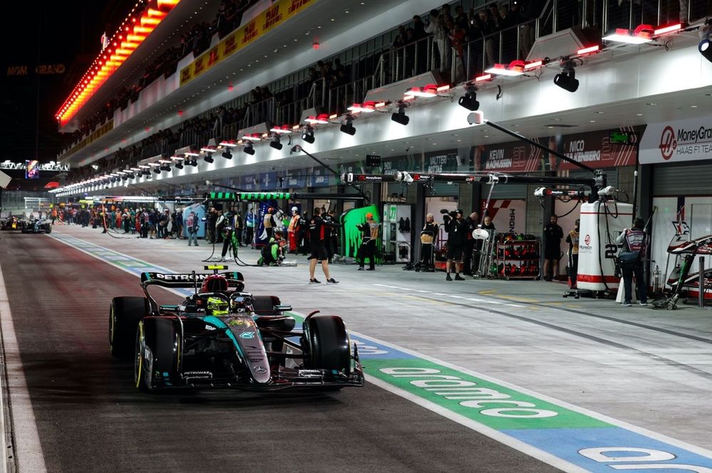 Lewis Hamilton, Mercedes F1 W15, in the pit lane