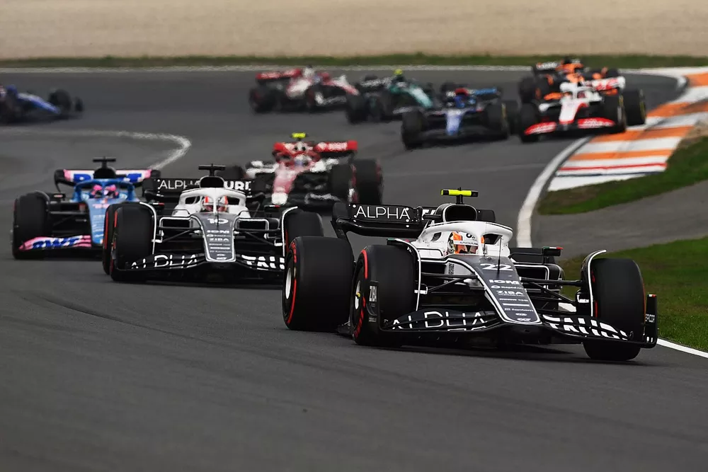 Yuki Tsunoda, AlphaTauri AT03, Pierre Gasly, AlphaTauri AT03