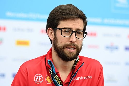 Sims "a little bit lost" with Mahindra Formula E car