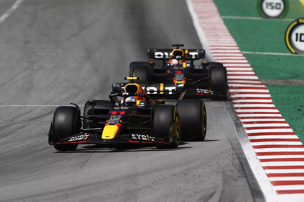 Sergio Perez, Red Bull Racing RB18, Max Verstappen, Red Bull Racing RB18 