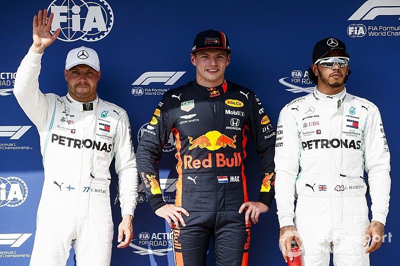 Valtteri Bottas, Mercedes AMG F1, Polesitter Max Verstappen, Red Bull Racing en Lewis Hamilton, Mercedes AMG F1 in Parc Ferme 