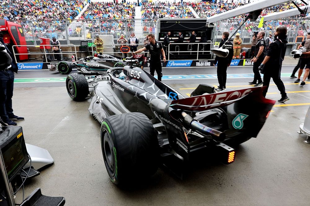 Lewis Hamilton, Mercedes F1 W14, George Russell, Mercedes F1 W14