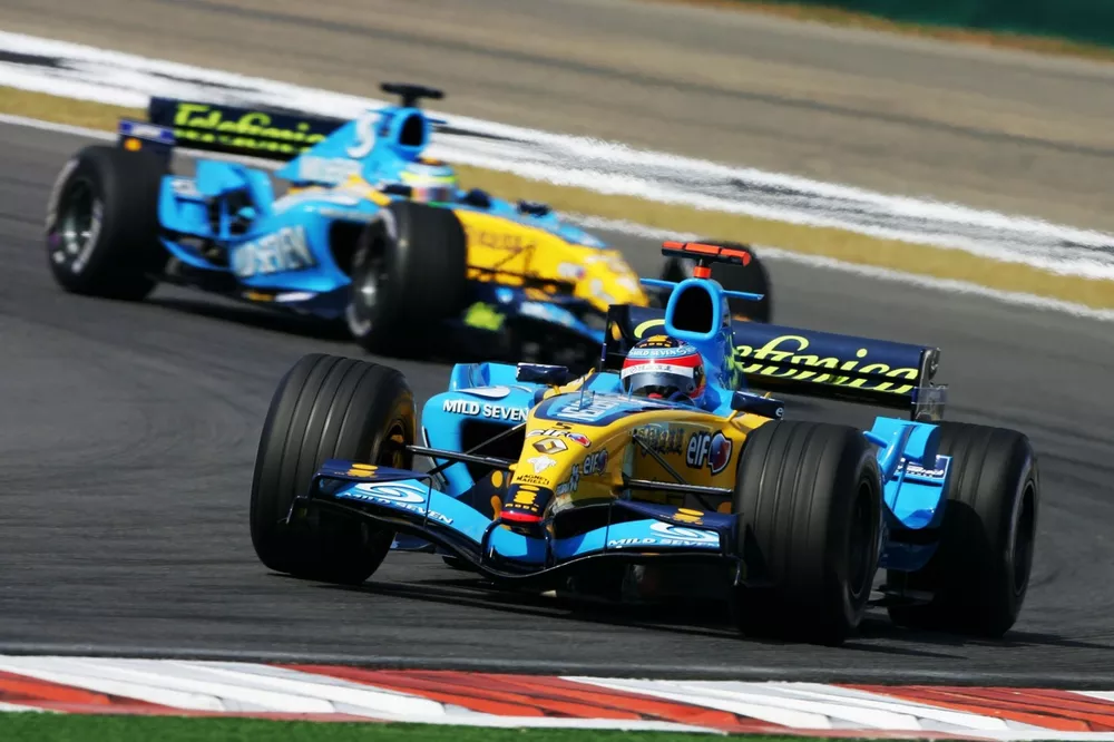 Fernando Alonso leidt teamgenoot Giancarlo Fisichella