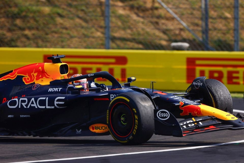 レッドブルF1、フェルスタッペン大荒れも“夜ふかしゲーム”は関係ない