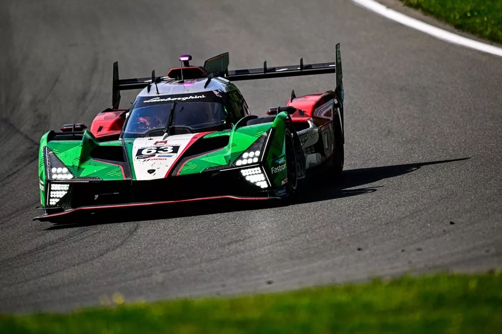 #63 Automobili Lamborghini Squadra Corse Lamborghini SC63: Romain Grosjean, Daniil Kvyat