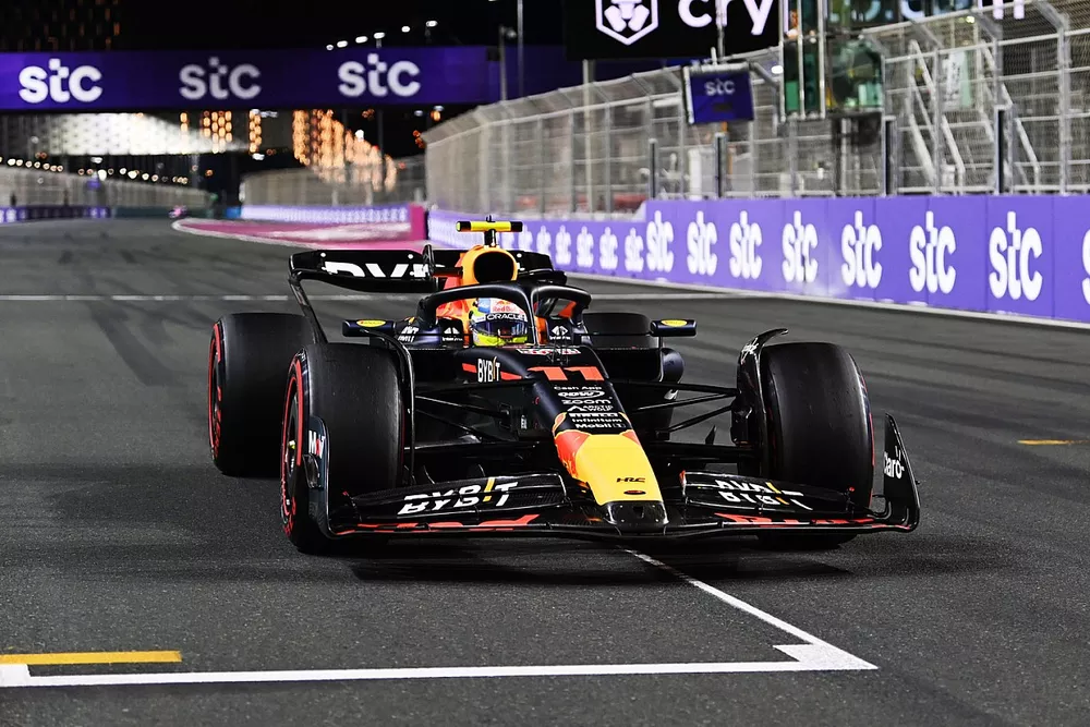 Sergio Perez, Red Bull Racing RB19, arrives on the grid