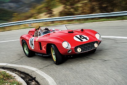 Un Ferrari 290 MM de Fangio subastado por 22 millones de dólares