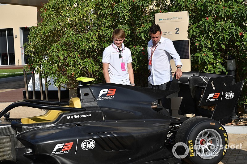 Billy Monger: So schnell steigt er trotz Halo aus dem Cockpit!
