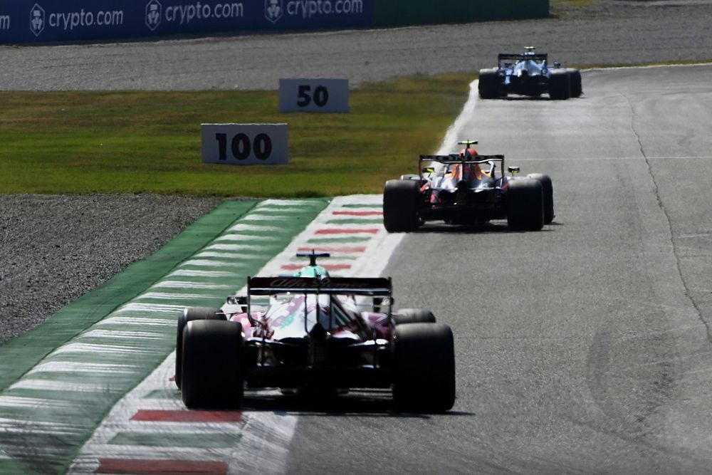 Sergio Perez, Red Bull Racing RB16B, Robert Kubica, Alfa Romeo Racing C41