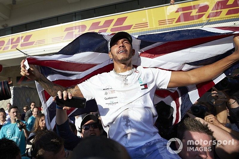 Lewis Hamilton, Mercedes AMG F1, celebra su sexto campeonato del mundo