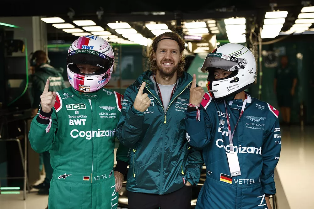 Sebastian Vettel y Aston Martin en el garaje con mega aficionados