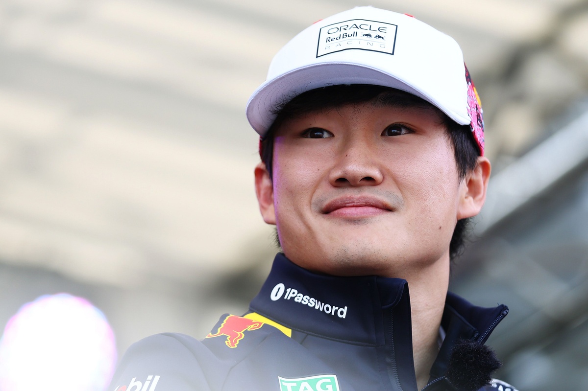 専門店では 日中当日発送F1 角田裕毅 キャップ Racing Bull Red 帽子
