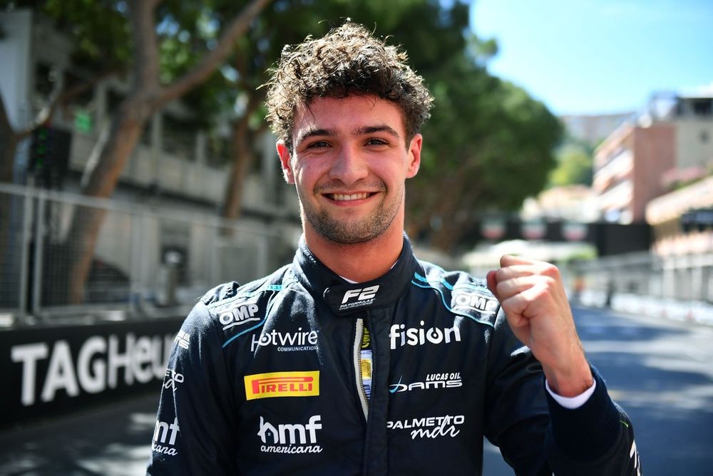 Jak Crawford mira a um assento na F1 em 2026, explorando Cadillac e Aston Martin