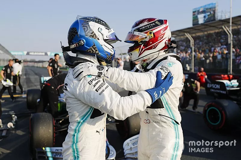 Le poleman Lewis Hamilton, Mercedes AMG F1 et Valtteri Bottas, Mercedes AMG F1 dans le Parc Ferm&eacute;