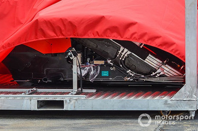 Spy Ferrari: la SF90 ha i radiatori che sono inclinati e montati a... sandwich!