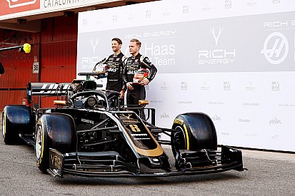 Haas VF-19: presentata la nuova F1 americana nella pit lane di Barcellona