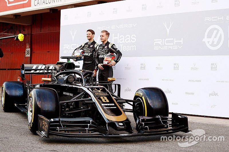 Haas VF-19 F1 car makes first public appearance