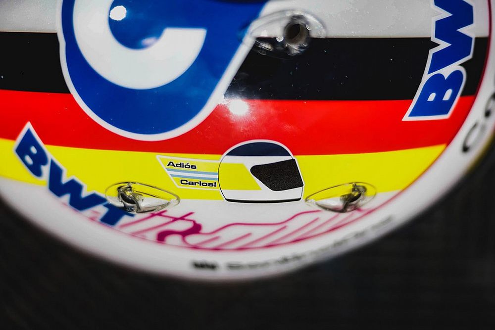Casco de Sebastian Vettel, Aston Martin en homenaje a Carlos Reutemann
