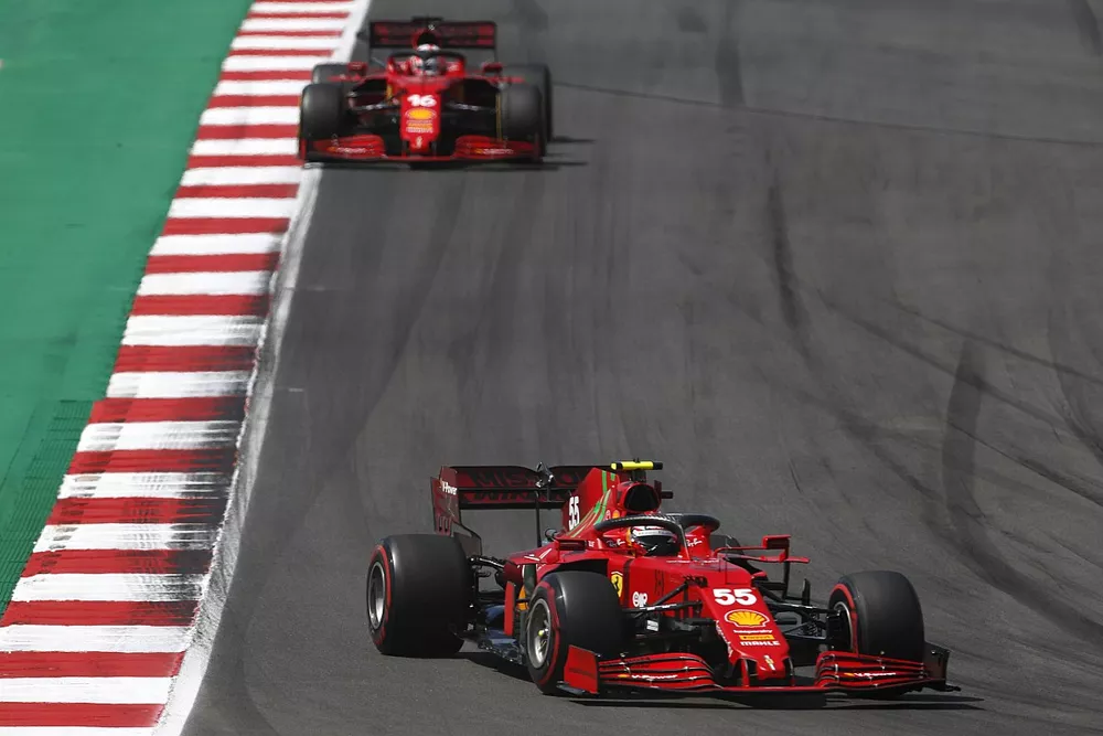 Carlos Sainz Jr., Ferrari SF21, Charles Leclerc, Ferrari SF21