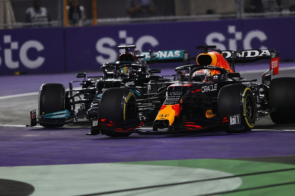 Max Verstappen, Red Bull Racing Lewis Hamilton, Mercedes 