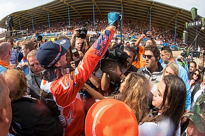 Tienduizenden toeschouwers zien Herlings winnen: “Alles viel samen”