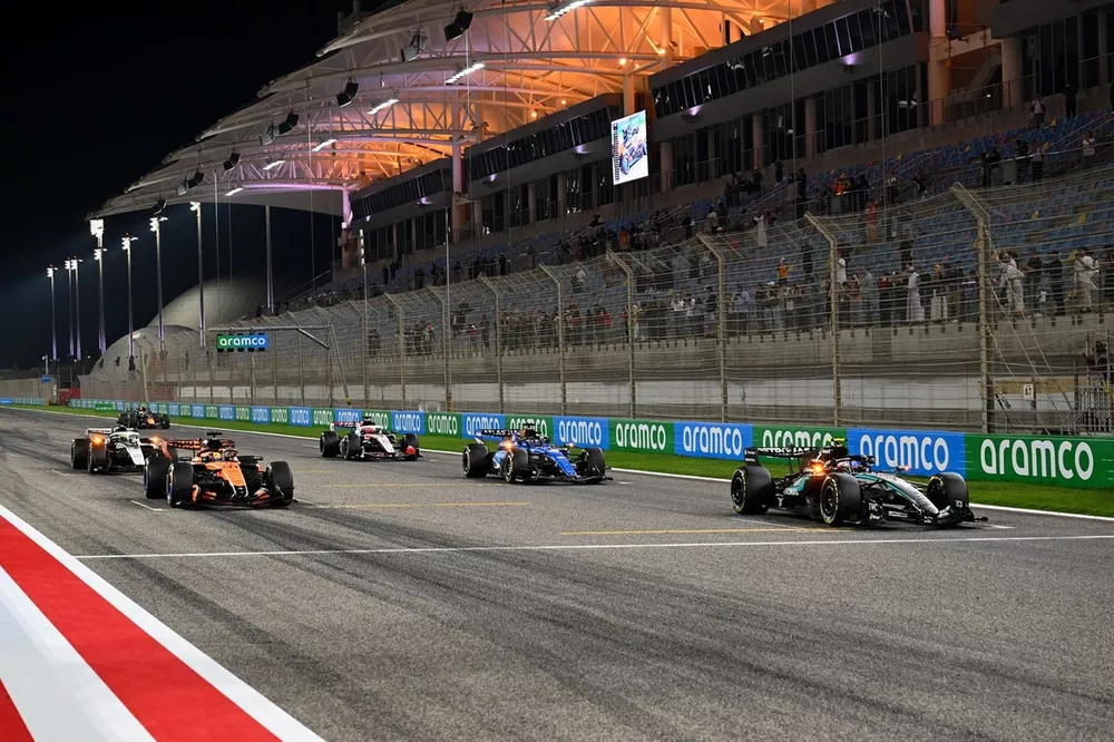 Oscar Piastri, McLaren, Andrea Kimi Antonelli, Mercedes, Esteban Ocon, Haas F1 Team, Alexander Albon, Williams, Sergio Perez, Cadillac Racing