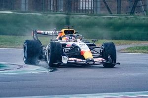 F1: Racing Bulls vai &agrave; pista pela primeira vez em &Iacute;mola; veja fotos