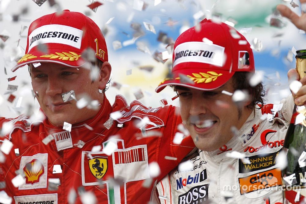 Podio: ganador de la carrera Kimi Raikkonen, Ferrari F2007, tercer lugar Fernando Alonso, McLaren MP