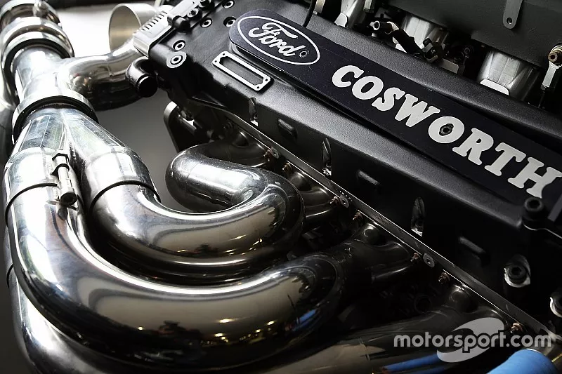 Un motore Cosworth alla fabbrica della Cosworth a Northampton