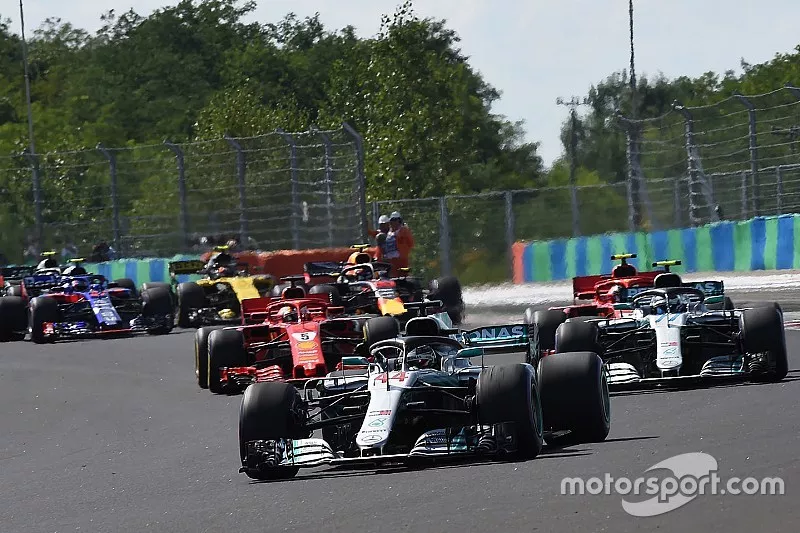 Lewis Hamilton, Mercedes-AMG F1 W09 en la salida