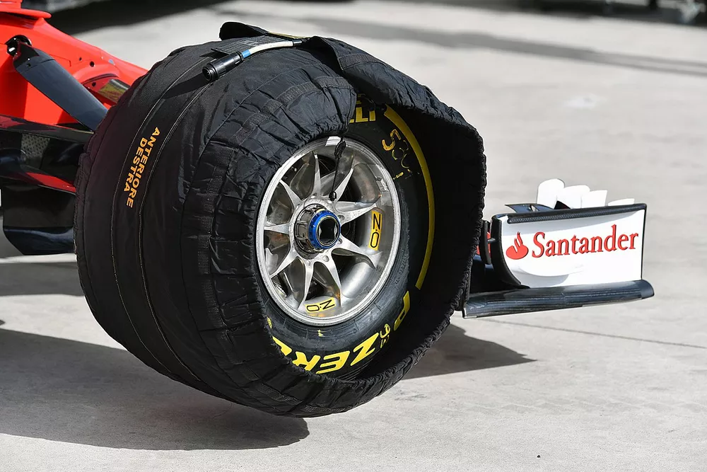Ferrari SF70H front wheel and Pirelli tyre in blanket