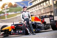 Rovanpera, campe&oacute;n del WRC, prueba un Red Bull de F1