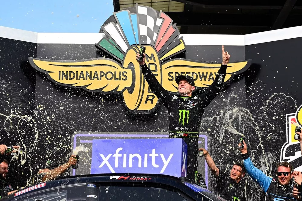 Race winner Riley Herbst, Stewart-Haas Racing, Monster Energy Ford Mustang