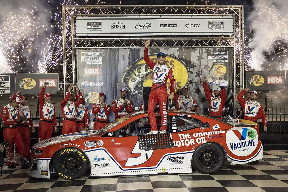 Race winner Kyle Larson, Hendrick Motorsports, Chevrolet Camaro