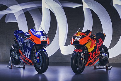 KTM imita el modelo Red Bull F1 en el lanzamiento de su armada de MotoGP