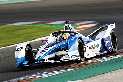 BMW domine, Albon sur la touche