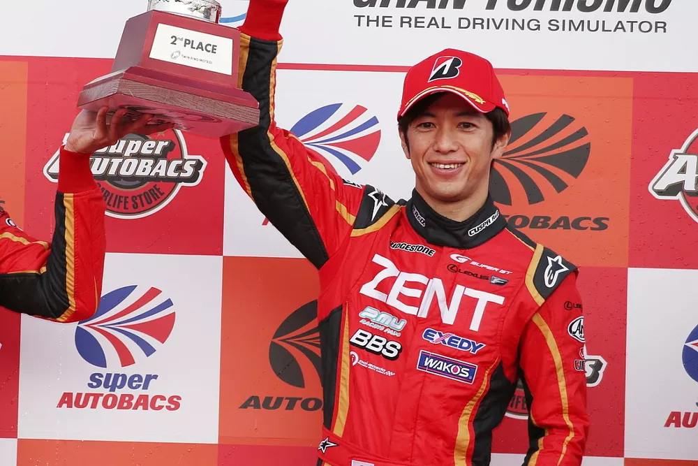 石浦宏明と立川祐路（#38 ZENT CERUMO LC500）