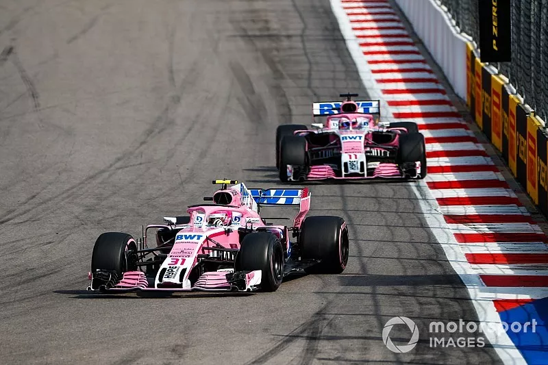 Esteban Ocon, Racing Point Force India VJM11, lidera a  Sergio Pérez, Racing Point Force India VJM11