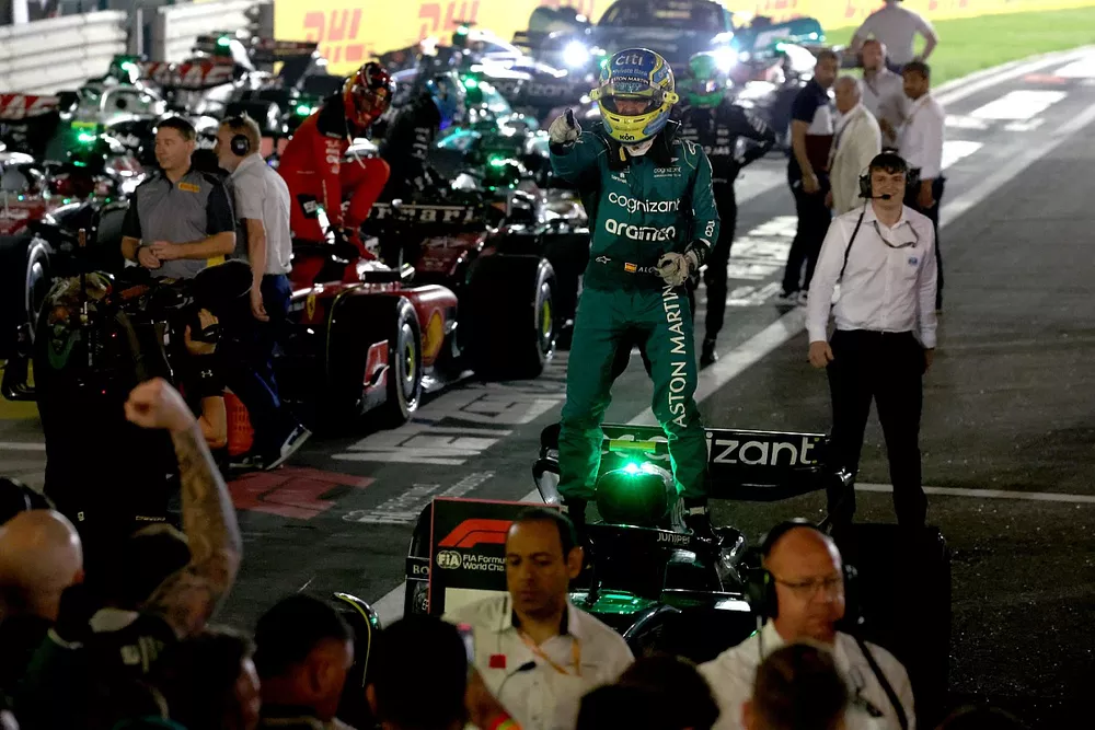 Fernando Alonso, Aston Martin F1 Team, 3&ordf; posici&oacute;n, celebra su llegada al Parc Ferme