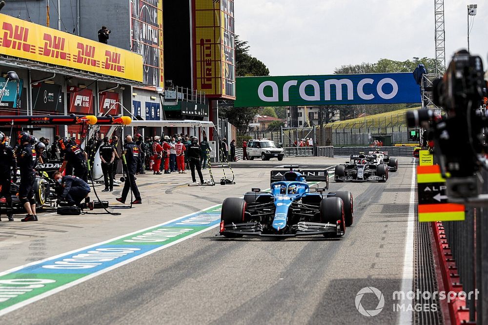 Fernando Alonso, Alpine A521, Pierre Gasly, AlphaTauri AT02