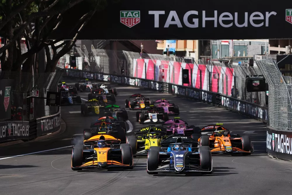 Alex Dunne, Rodin Motorsport, Victor Martins, ART Grand Prix en la salida