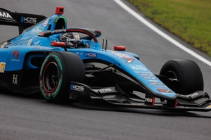 2021 Super Formula 小林可夢偉選手サイン入り　スパーク 漢は黙ってスリックタイヤ。小林可夢偉、ウエットレースで勝ちに