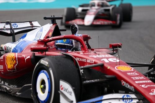 F1: Leclerc insiste que "não há ressentimentos" com Hamilton após polêmica em Miami