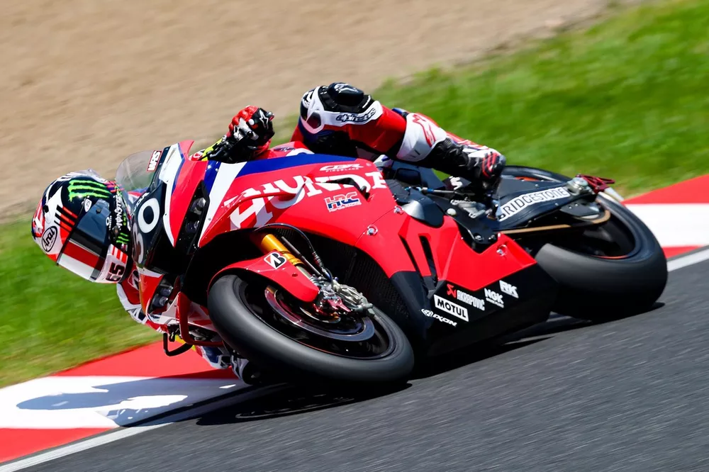 鈴鹿8耐：決勝レース6時間｜トップ維持するHonda HRCが快走。ヤマハ