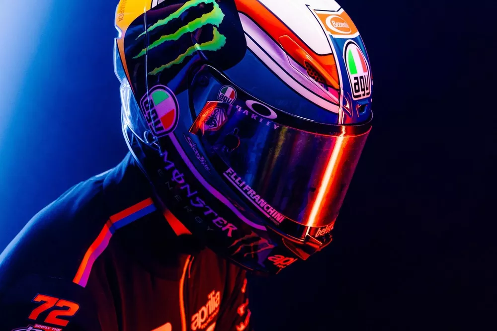 Marco Bezzecchi, Aprilia Racing Team, con il casco tributo a Zanardi