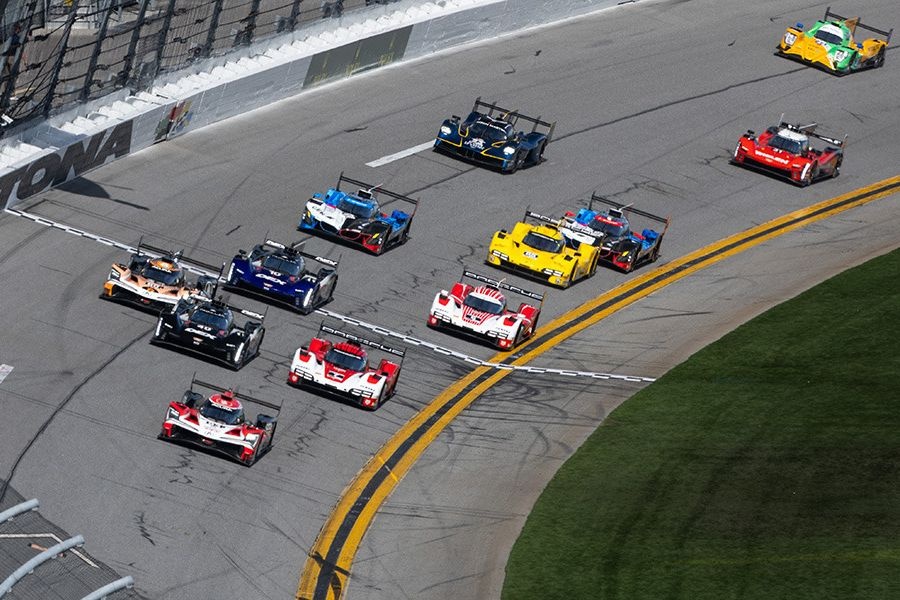 IMSA | Daytona, 3a Ora: Porsche davanti ad Acura fra le emozioni
