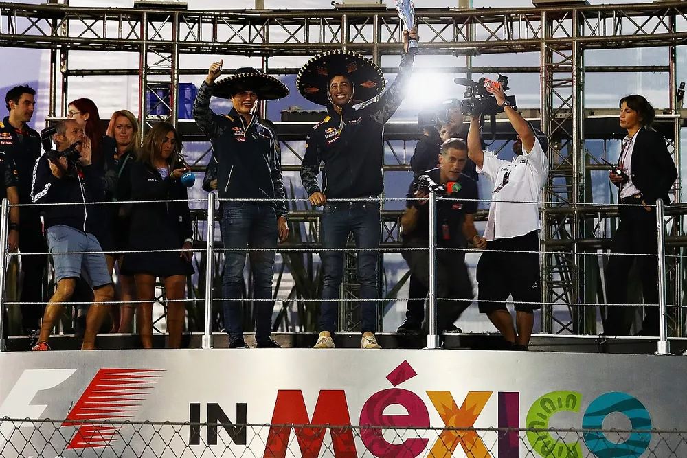 Podio: tercer lugar Daniel Ricciardo, Red Bull Racing con Max Verstappen, Red Bull Racing