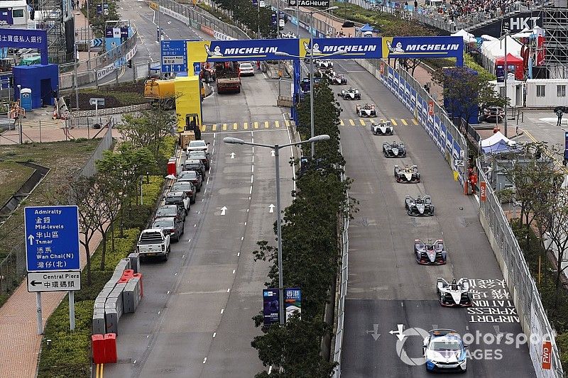 The BMW i8 Safety car the field, led by Oliver Rowland, Nissan e.Dams, Nissan IMO1 