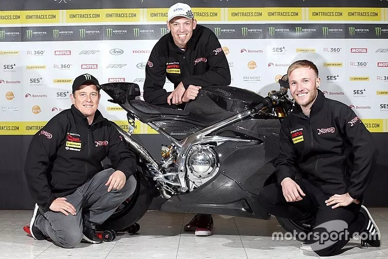 John McGuinness, Peter Hickman e Davey Todd, Norton