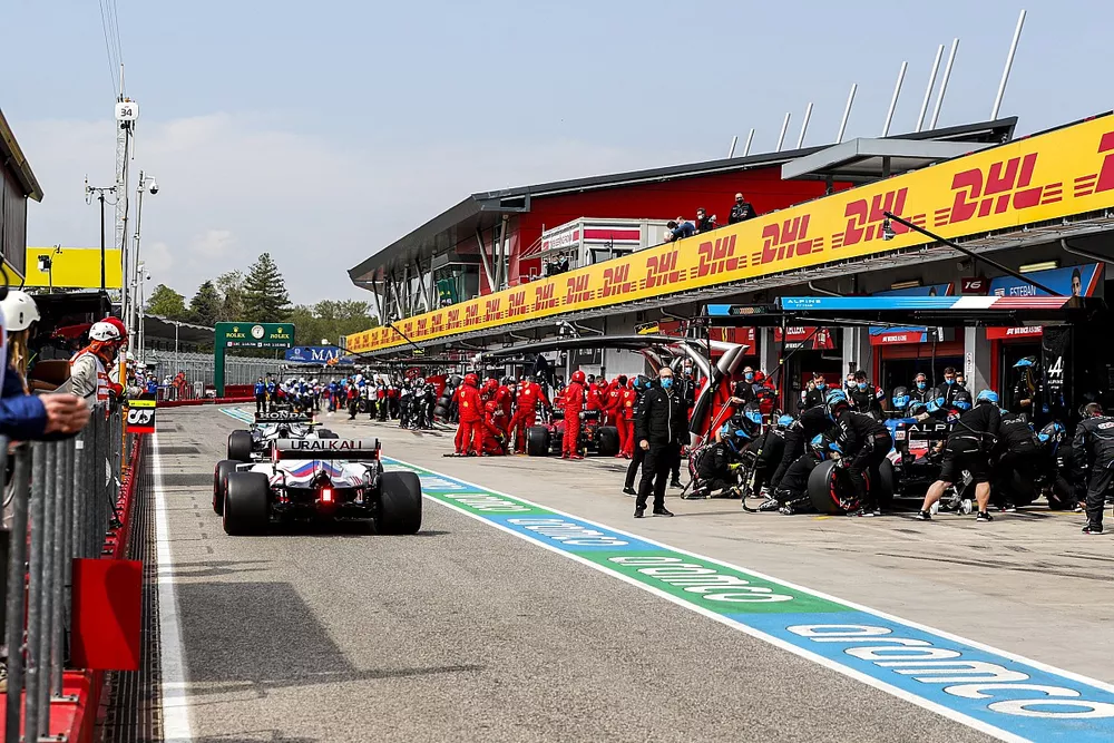 Mick Schumacher, Haas VF-21, Fernando Alonso, Alpine A521